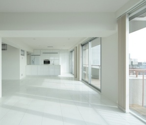 目黒のマンション T邸（2010年2月個人住宅/リフォーム）＜都心の空に浮かぶ透明感溢れるリビング＞